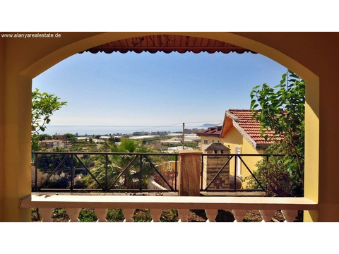 TOP ANGEBOT Geräumige Villa mit tollem Meerblick und gemeinschaftlichem Pool ()