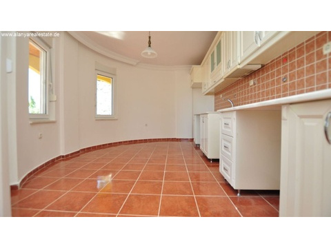 TOP ANGEBOT Geräumige Villa mit tollem Meerblick und gemeinschaftlichem Pool ()