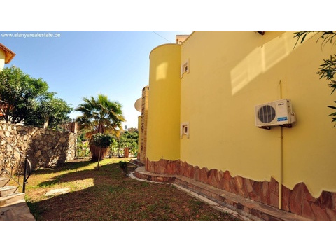 TOP ANGEBOT Geräumige Villa mit tollem Meerblick und gemeinschaftlichem Pool ()