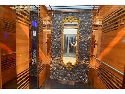 Drei Zimmer Duplex Penthaus Wohnung in super Luxus Residence