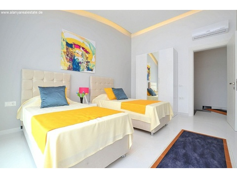 Drei Zimmer Duplex Penthaus Wohnung in super Luxus Residence