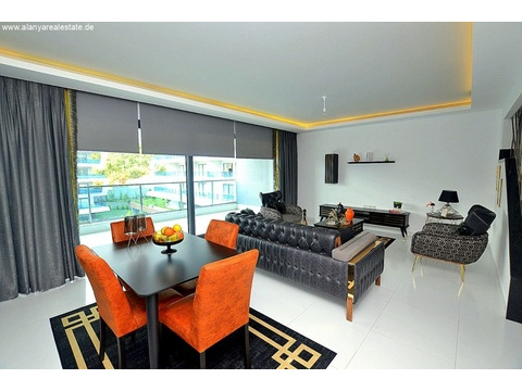 Drei Zimmer Duplex Penthaus Wohnung in super Luxus Residence