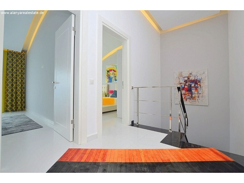 Drei Zimmer Duplex Penthaus Wohnung in super Luxus Residence