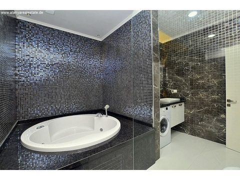 Drei Zimmer Duplex Penthaus Wohnung in super Luxus Residence