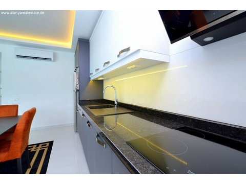 Drei Zimmer Duplex Penthaus Wohnung in super Luxus Residence