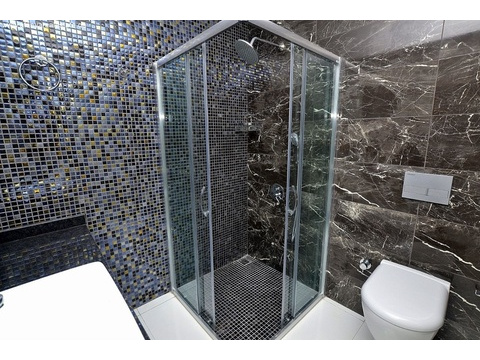 Drei Zimmer Duplex Penthaus Wohnung in super Luxus Residence