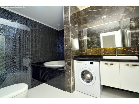 Drei Zimmer Duplex Penthaus Wohnung in super Luxus Residence