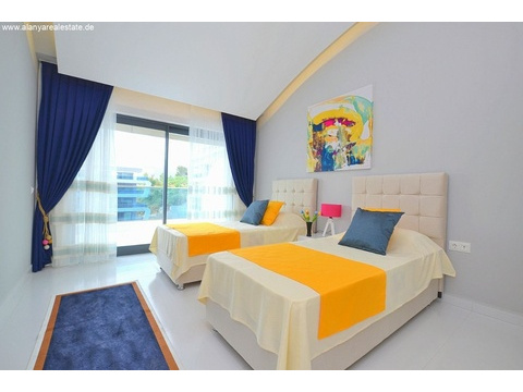 Drei Zimmer Duplex Penthaus Wohnung in super Luxus Residence