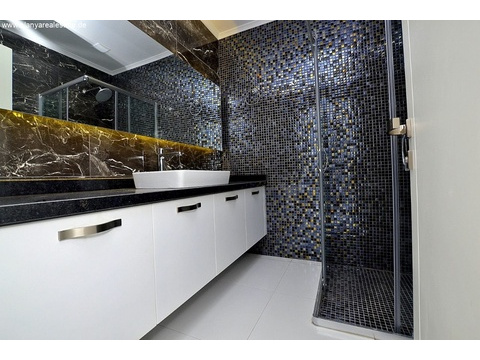 Drei Zimmer Duplex Penthaus Wohnung in super Luxus Residence