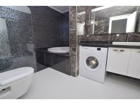 Drei Zimmer Duplex Penthaus Wohnung in super Luxus Residence