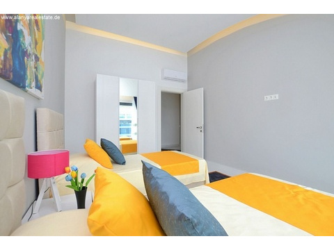 Drei Zimmer Duplex Penthaus Wohnung in super Luxus Residence