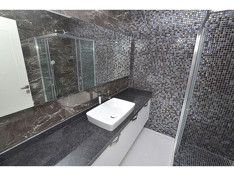 Drei Zimmer Duplex Penthaus Wohnung in super Luxus Residence