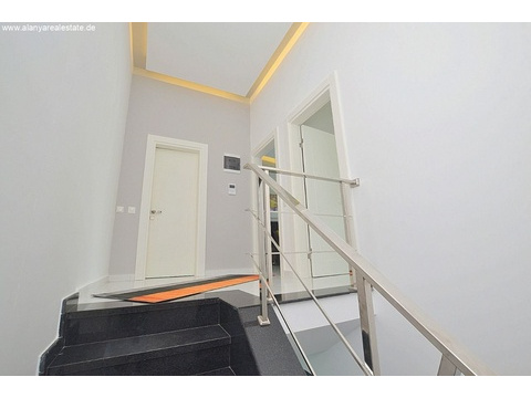 Drei Zimmer Duplex Penthaus Wohnung in super Luxus Residence