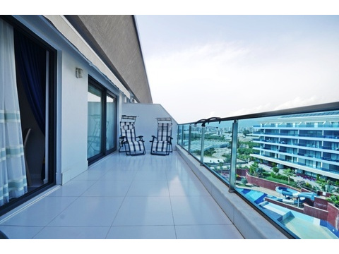 Drei Zimmer Duplex Penthaus Wohnung in super Luxus Residence
