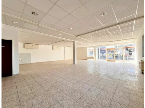 Einzelhandelsladen mieten, pachten in Jahnsdorf/Erzgebirge, mit Stellplatz, 150 m² Verkaufsfläche