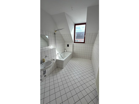 Dachgeschosswohnung mieten in Chemnitz, mit Stellplatz, 82,27 m² Wohnfläche, 3 Zimmer