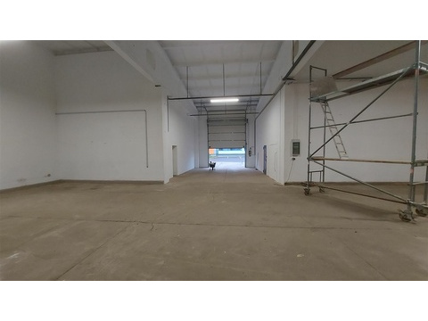 Halle mieten, pachten in Chemnitz, 208 m² Lagerfläche