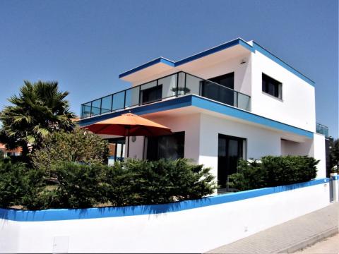 Villa kaufen in Lourinhã, mit Garage, mit Stellplatz, 508 m² Grundstück, 216 m² Wohnfläche, 6 Zimmer
