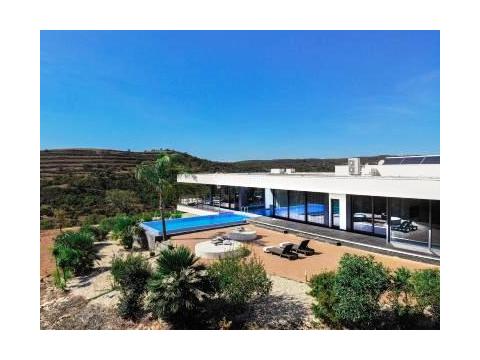 Villa kaufen in Lagos, 258.750 m² Grundstück, 483,67 m² Wohnfläche, 5 Zimmer