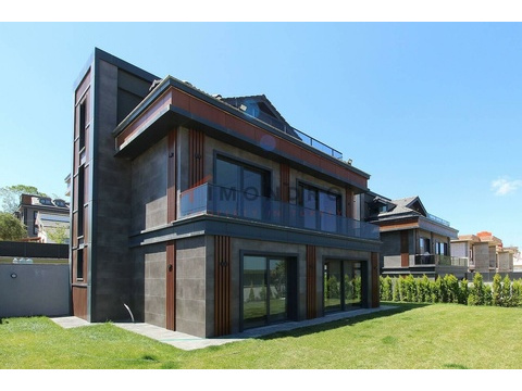 Villa kaufen, mit Stellplatz, 288 m² Wohnfläche, 6 Zimmer