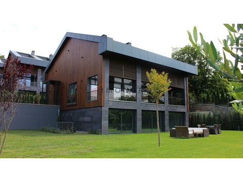 Villa kaufen, mit Stellplatz, 350 m² Wohnfläche, 6 Zimmer