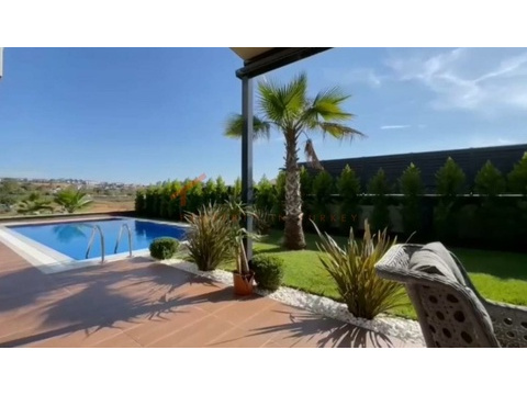 Villa kaufen in Istanbul Beylikdüzü, mit Stellplatz, 375 m² Wohnfläche, 8 Zimmer