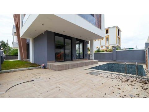 Villa kaufen in Antalya, mit Stellplatz, 450 m² Wohnfläche, 5 Zimmer