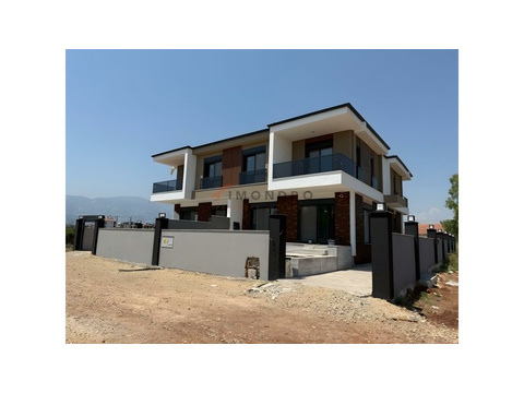 Villa kaufen, mit Stellplatz, 330 m² Wohnfläche, 6 Zimmer