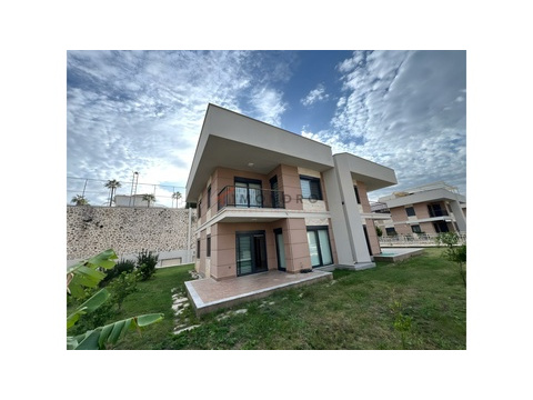 Villa kaufen in Kargıcak, mit Stellplatz, 620 m² Grundstück, 400 m² Wohnfläche, 8 Zimmer