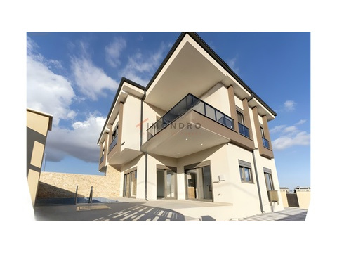 Villa kaufen, mit Stellplatz, 200 m² Wohnfläche, 5 Zimmer