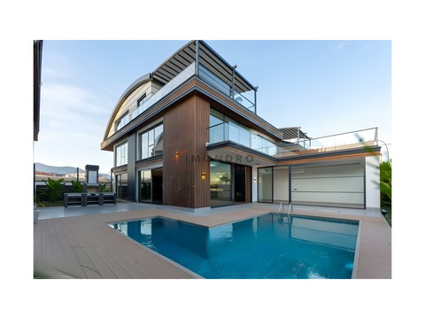 Villa kaufen, 528 m² Grundstück, 650 m² Wohnfläche, 7 Zimmer