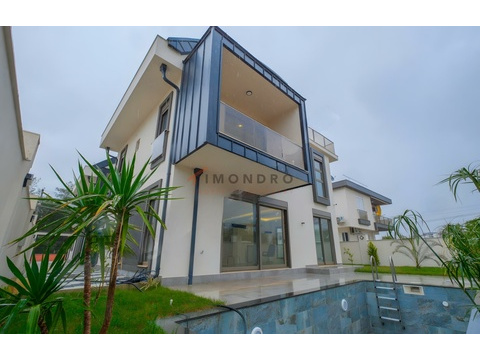 Wohnung kaufen in Antalya, mit Stellplatz, 180 m² Wohnfläche, 5 Zimmer