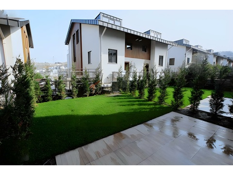 Villa kaufen, mit Stellplatz, 290 m² Wohnfläche, 5 Zimmer