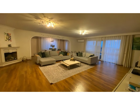 Wohnung kaufen, mit Garage, 270 m² Wohnfläche, 7 Zimmer