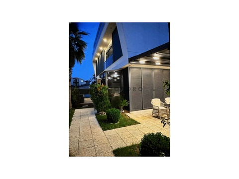 Villa kaufen in Antalya, mit Stellplatz, 300 m² Wohnfläche, 6 Zimmer