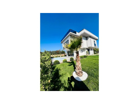 Villa kaufen, mit Stellplatz, 230 m² Wohnfläche, 8 Zimmer