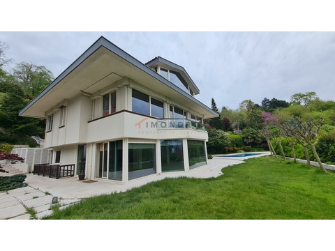 Villa kaufen, mit Stellplatz, 1.500 m² Grundstück, 500 m² Wohnfläche, 9 Zimmer