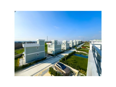 Villa kaufen, mit Stellplatz, 300 m² Grundstück, 252 m² Wohnfläche, 5 Zimmer