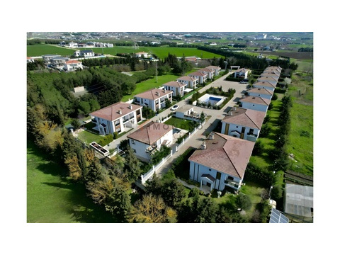 Villa kaufen, mit Stellplatz, 800 m² Grundstück, 230 m² Wohnfläche, 6 Zimmer
