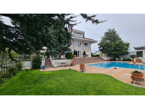 Villa kaufen, 800 m² Wohnfläche, 7 Zimmer