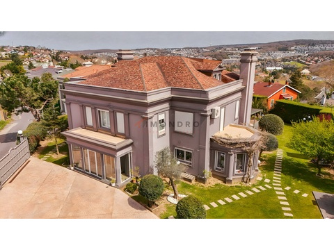 Villa kaufen, mit Stellplatz, 1.500 m² Wohnfläche, 15 Zimmer
