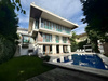 Villa kaufen, mit Stellplatz, 1.095 m² Wohnfläche, 8 Zimmer