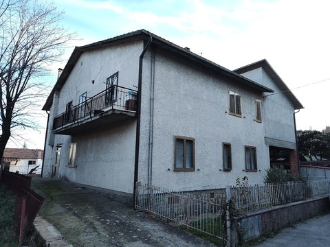 Etagenwohnung kaufen in Sassofortino, 120 m² Wohnfläche, 4 Zimmer