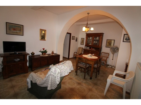 Mehrfamilienhaus kaufen in Semproniano, 209 m² Wohnfläche, 12 Zimmer