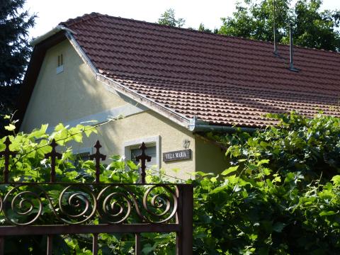 Haupthaus Straßenansicht