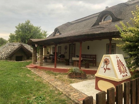 Bauernhaus kaufen in Jenő, 3.000 m² Grundstück, 110 m² Wohnfläche, 3,5 Zimmer