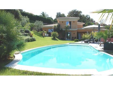 Villa kaufen in Mandelieu-la-Napoule, 1.995 m² Grundstück, 166 m² Wohnfläche, 5 Zimmer