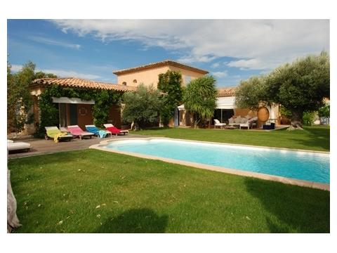 Villa kaufen in Sainte-Maxime, 2.000 m² Grundstück, 225 m² Wohnfläche, 5 Zimmer