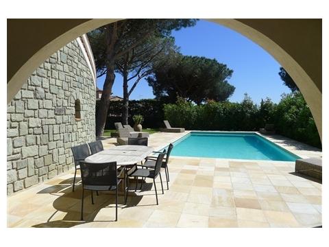Villa kaufen in Sainte-Maxime, 2.400 m² Grundstück, 220 m² Wohnfläche, 8 Zimmer