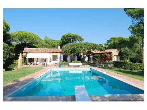 Villa kaufen in Sainte-Maxime, 2.300 m² Grundstück, 125 m² Wohnfläche, 4 Zimmer